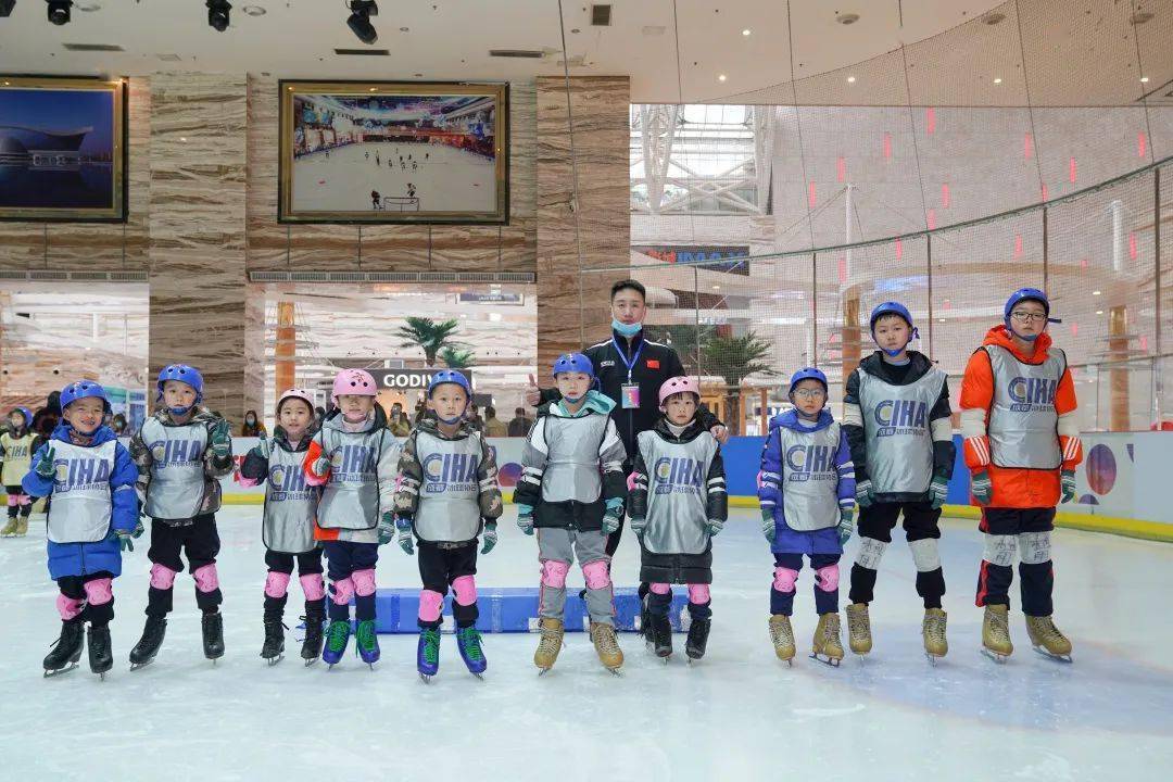 包含全国青少年冰上竞技体验营，感受冰雪运动魅力的词条