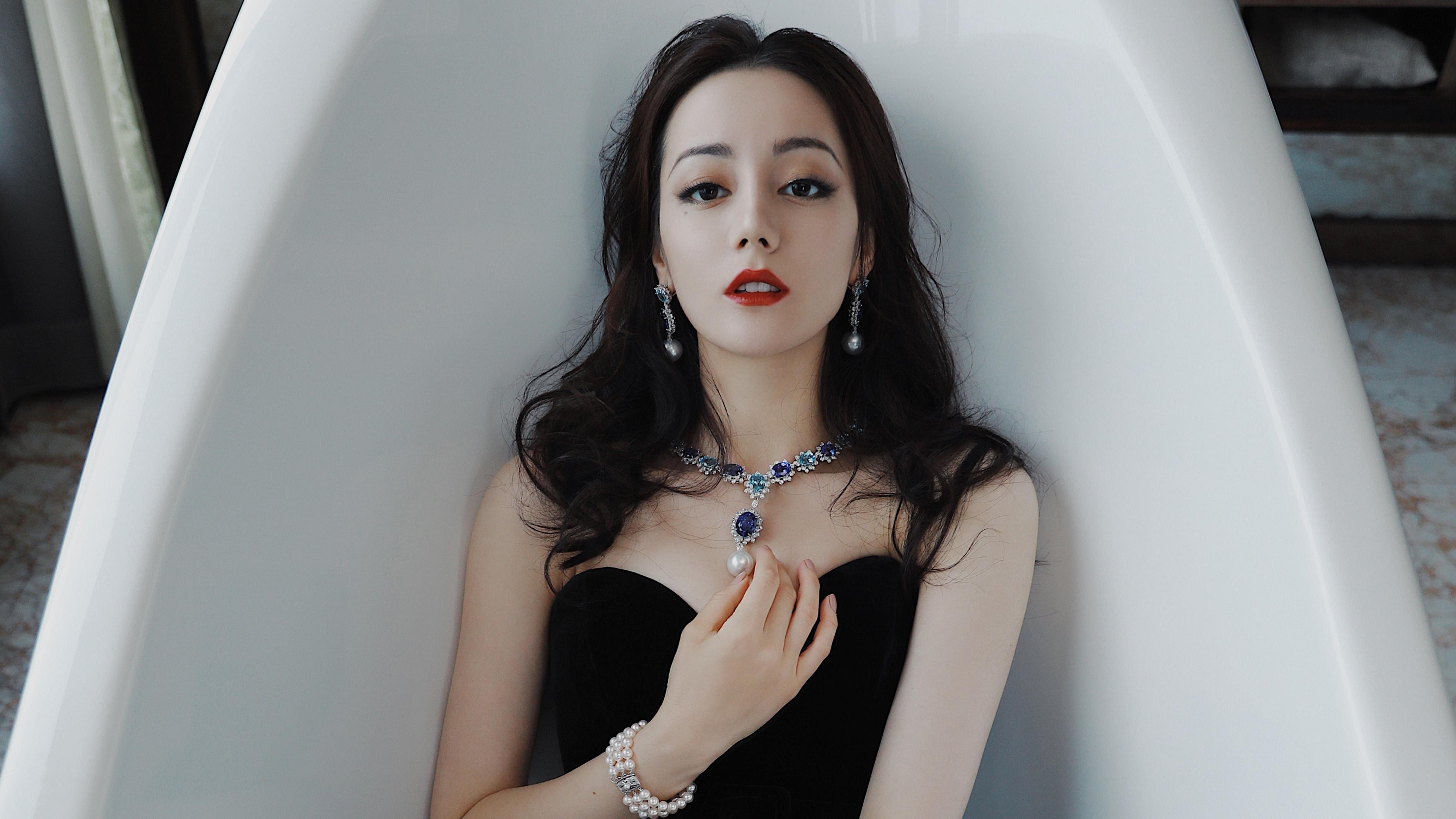 《虚拟现实电竞体验：沉浸式观赛开启新纪元》，沉浸式虚拟仿真场景