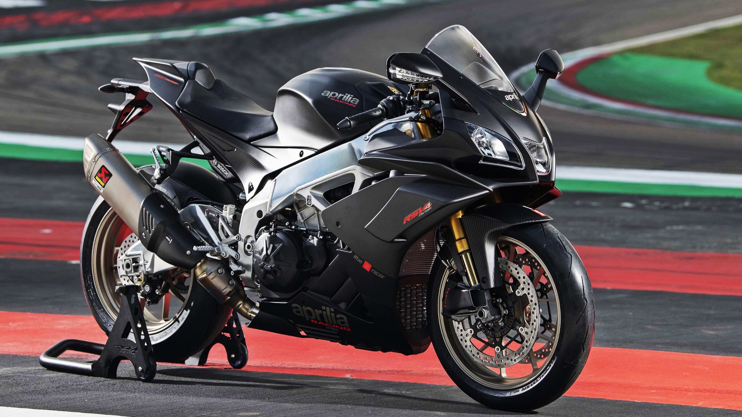 德国马术队在2024年国际马术联合会障碍赛世界巡回赛中获得团体第六名，展现出色表现。