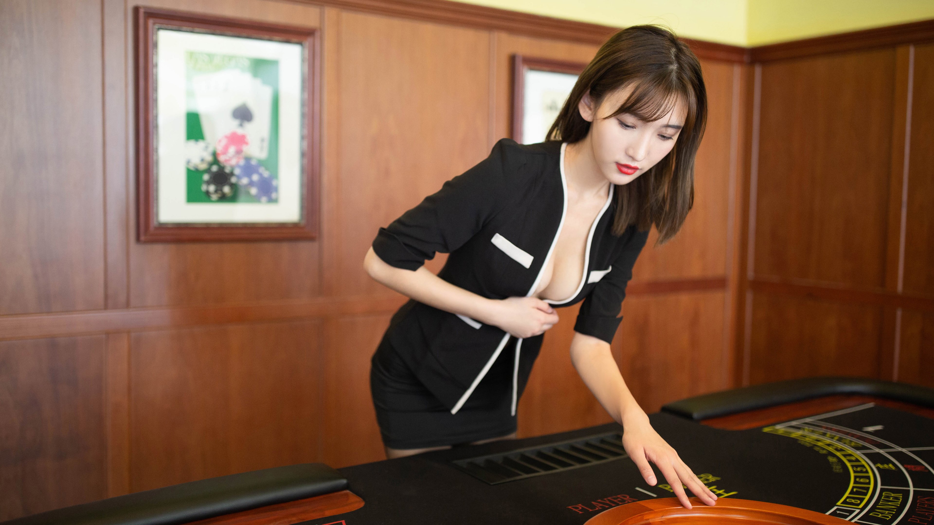 曼城高压逼抢强势，蓝月亮力争榜首，蓝月亮曼城队歌